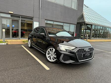 AUDI A3 1.5 TFSI 35 S line 