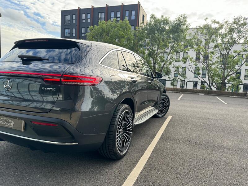 MERCEDES-BENZ EQC
