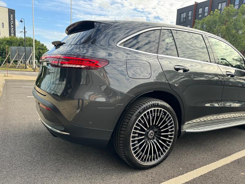 MERCEDES-BENZ EQC