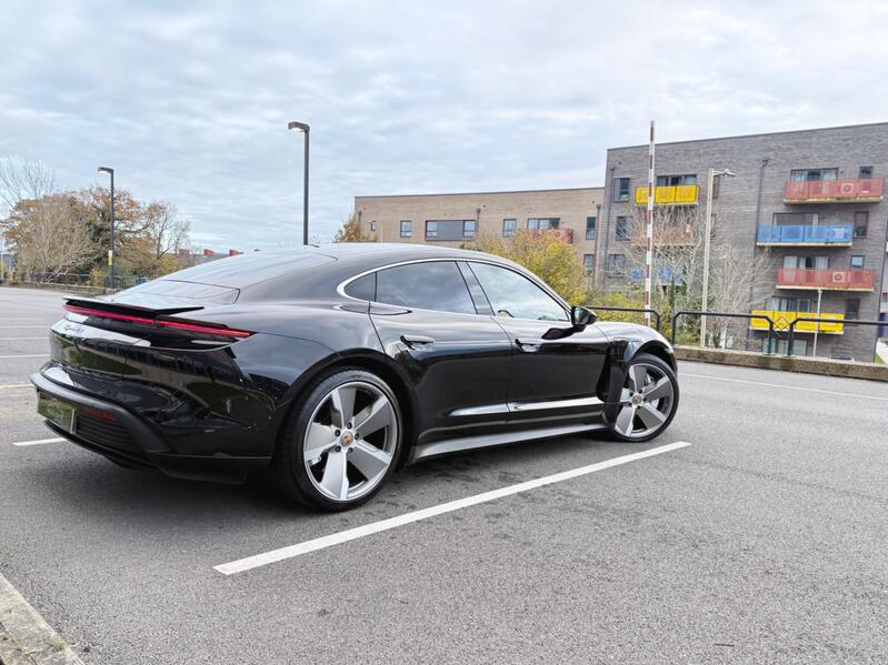 PORSCHE TAYCAN