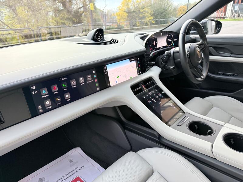 PORSCHE TAYCAN