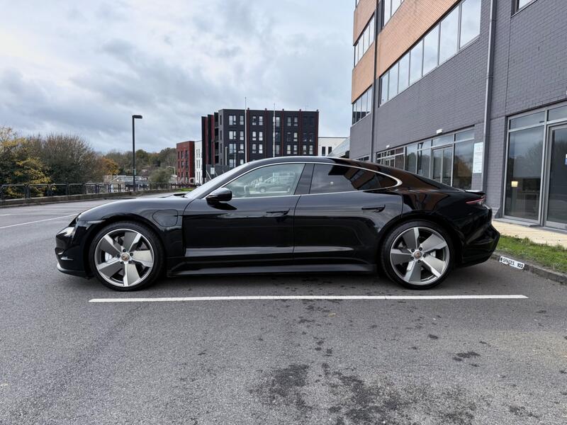 PORSCHE TAYCAN