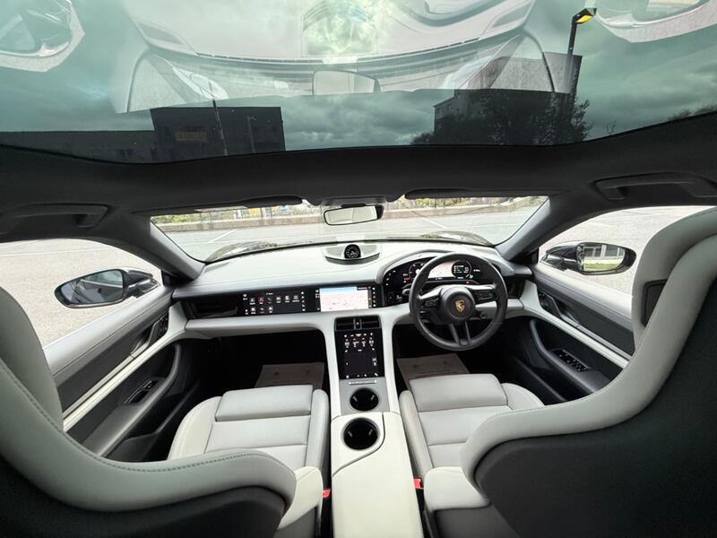 PORSCHE TAYCAN