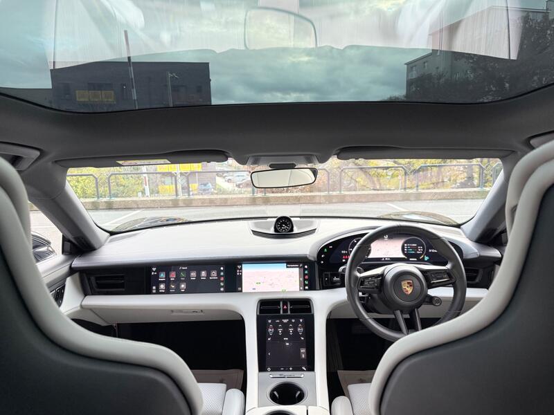 PORSCHE TAYCAN