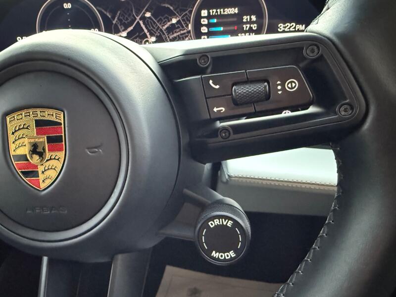 PORSCHE TAYCAN