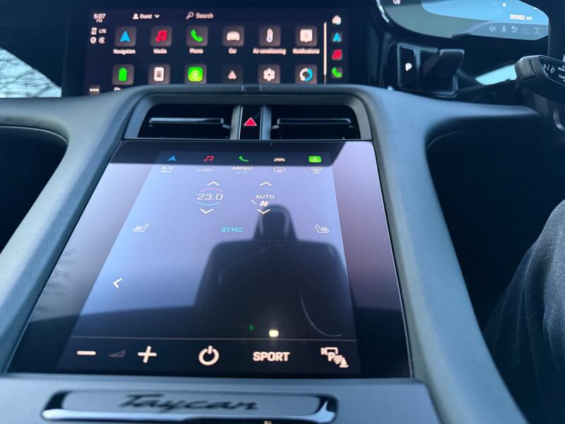 PORSCHE TAYCAN