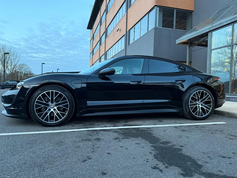 PORSCHE TAYCAN
