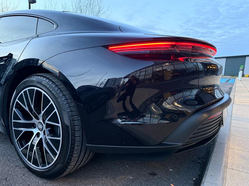 PORSCHE TAYCAN