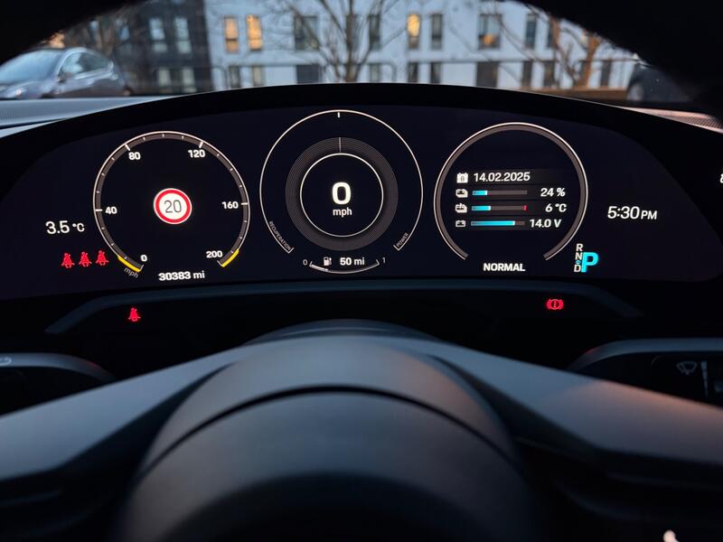 PORSCHE TAYCAN