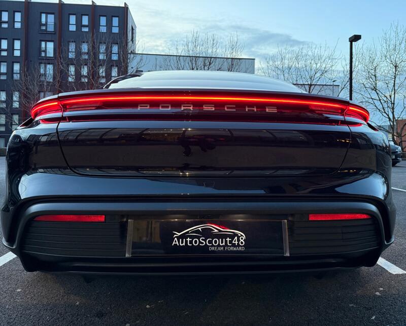 PORSCHE TAYCAN