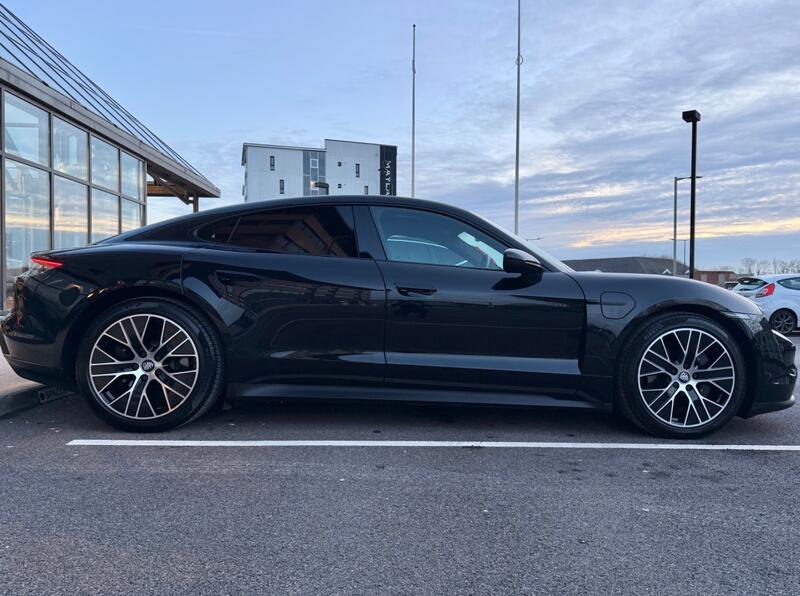 PORSCHE TAYCAN