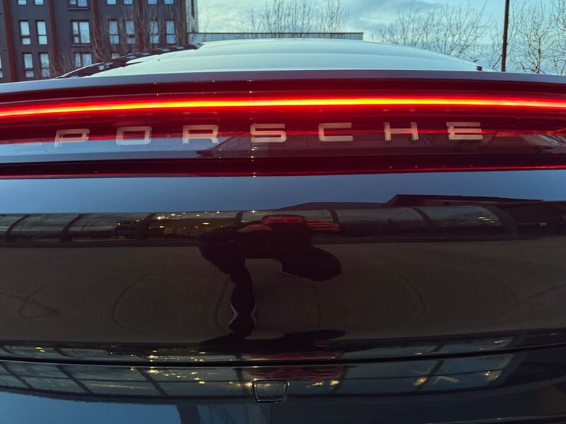 PORSCHE TAYCAN