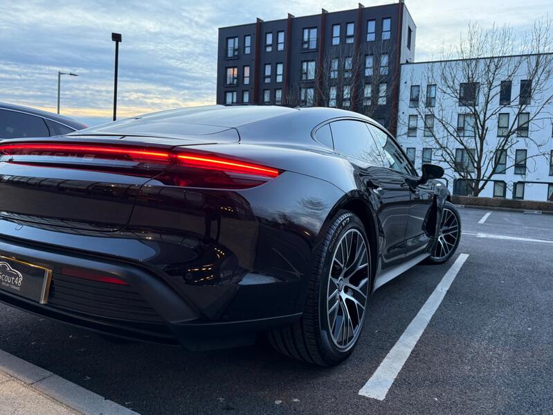 PORSCHE TAYCAN