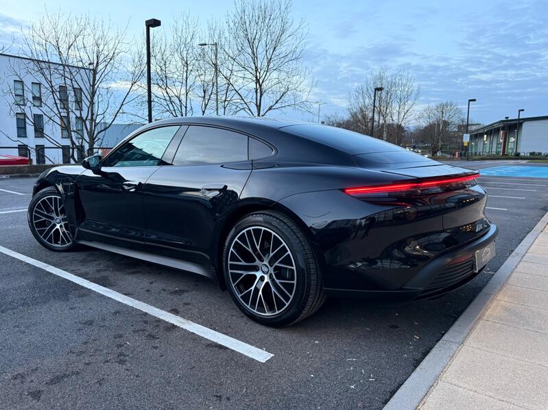 PORSCHE TAYCAN