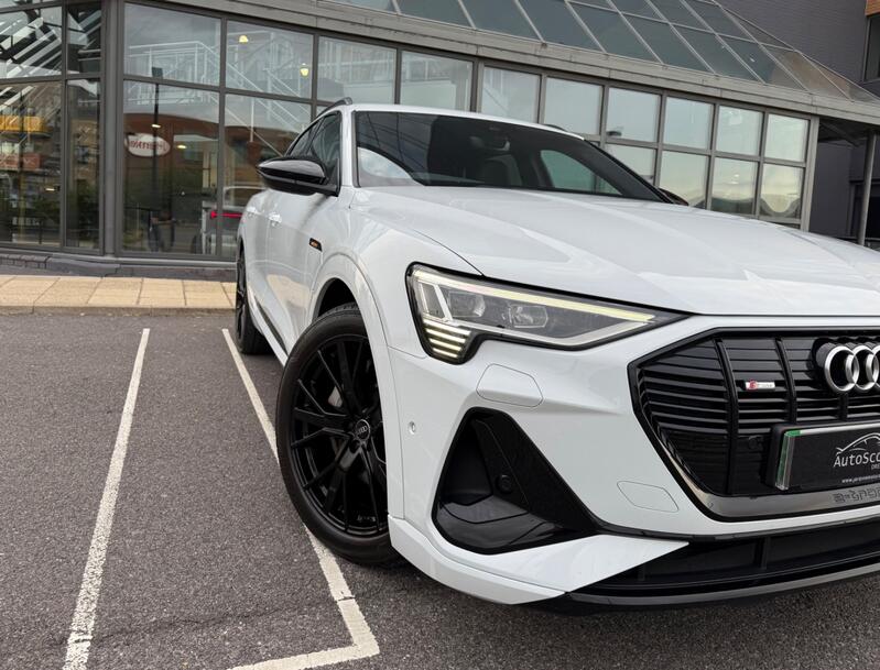 AUDI E-TRON