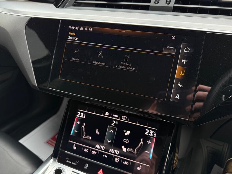 AUDI E-TRON