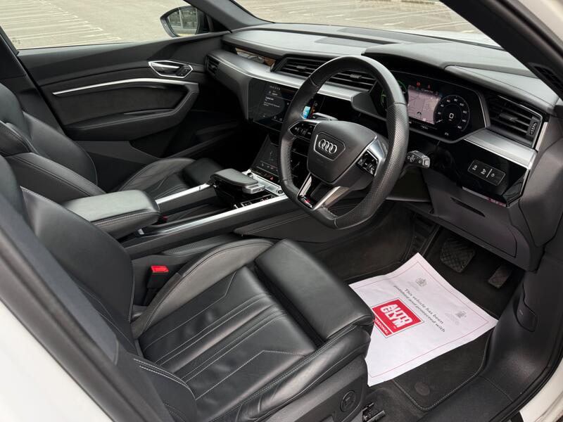 AUDI E-TRON