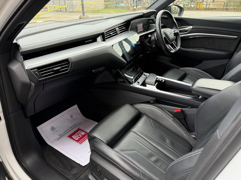 AUDI E-TRON