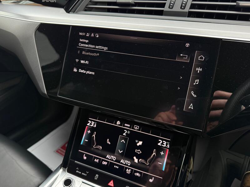 AUDI E-TRON