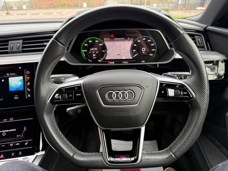 AUDI E-TRON