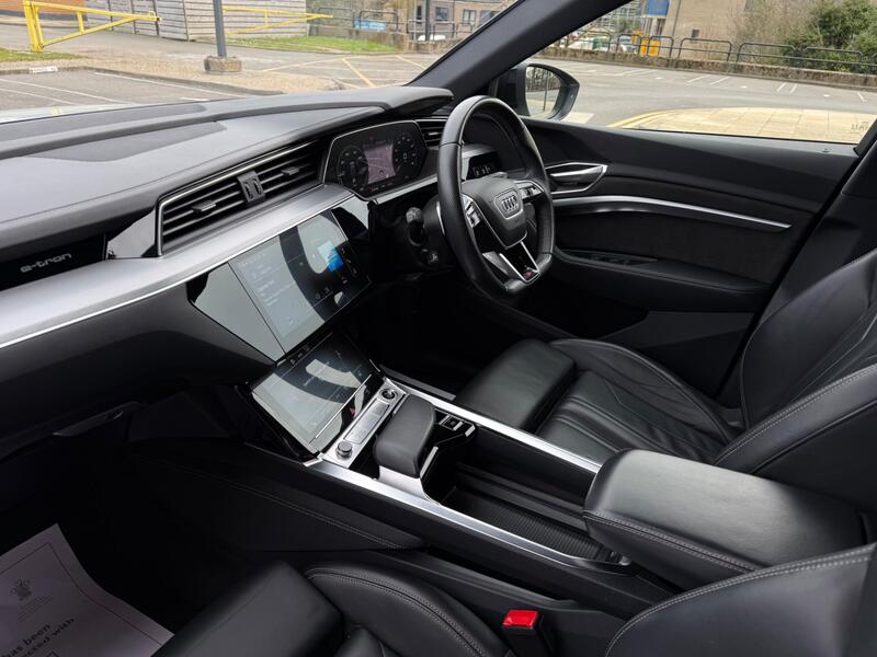 AUDI E-TRON