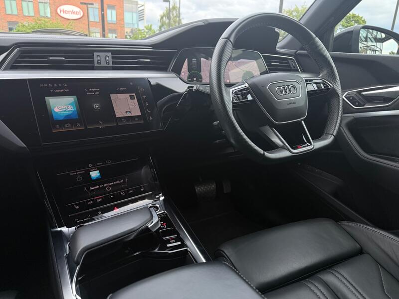 AUDI E-TRON