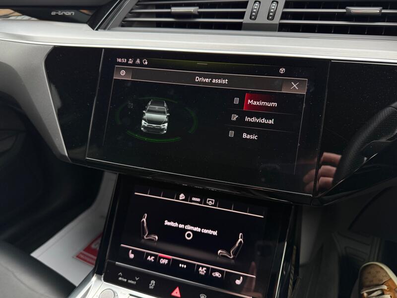 AUDI E-TRON