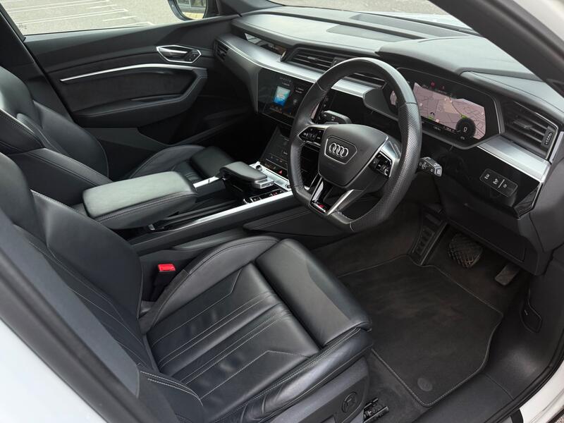 AUDI E-TRON