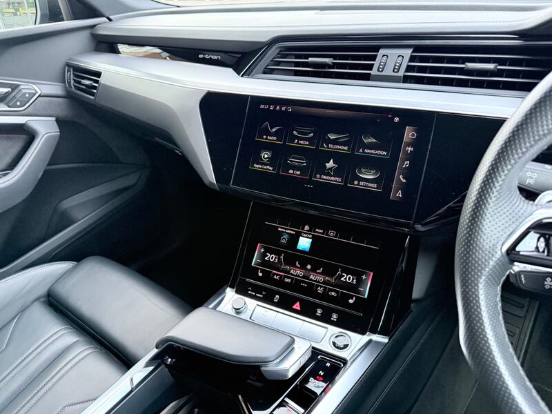 AUDI E-TRON