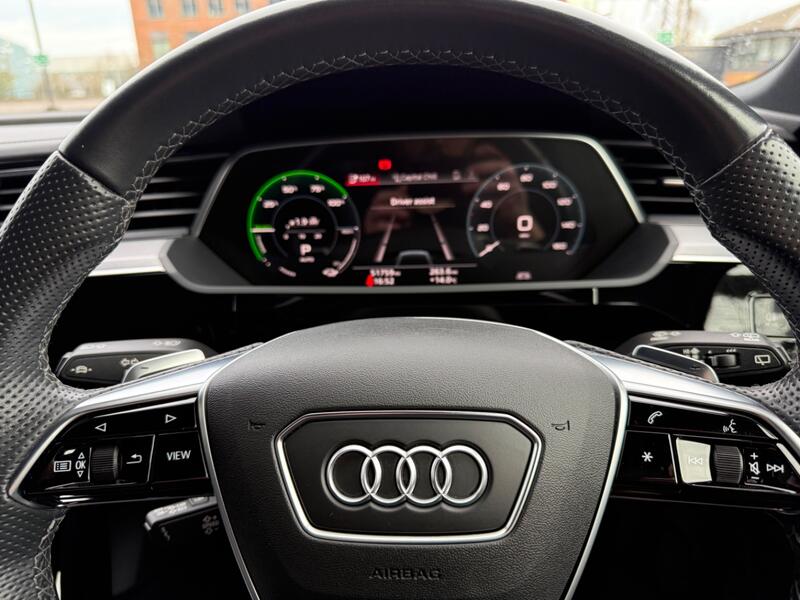 AUDI E-TRON