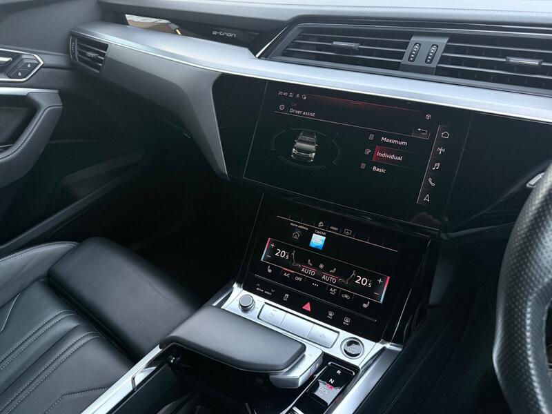 AUDI E-TRON
