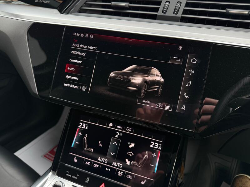 AUDI E-TRON