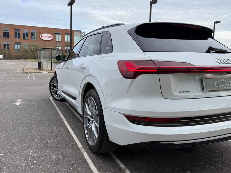 AUDI E-TRON