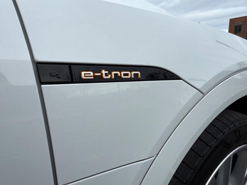AUDI E-TRON