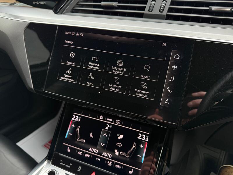 AUDI E-TRON