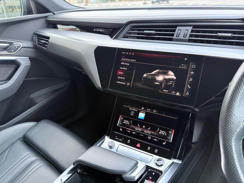 AUDI E-TRON