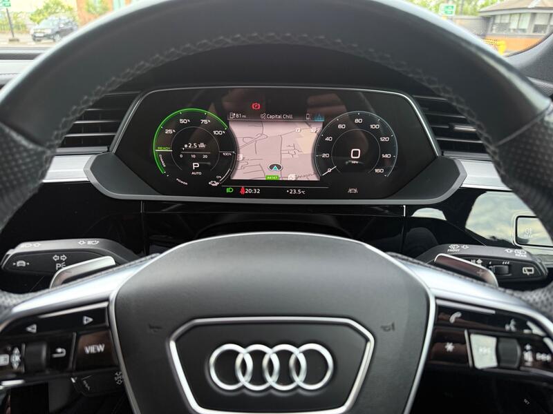 AUDI E-TRON
