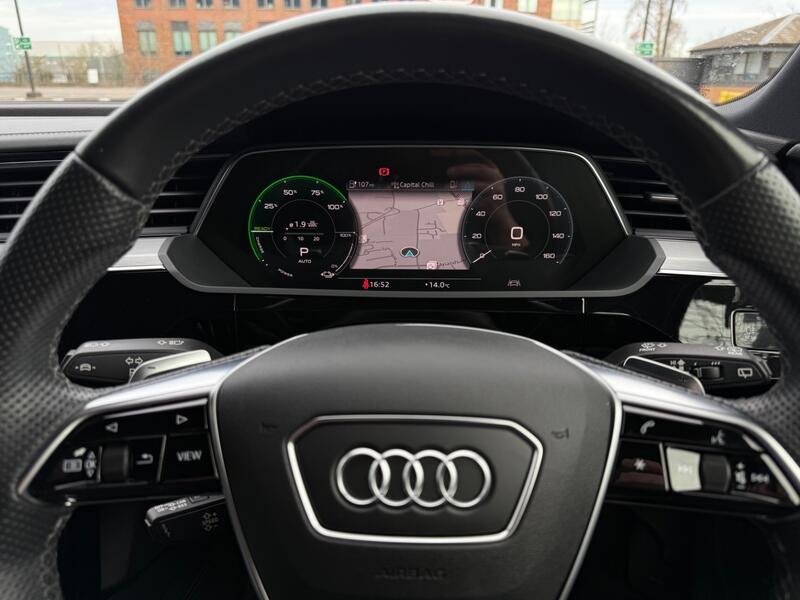AUDI E-TRON