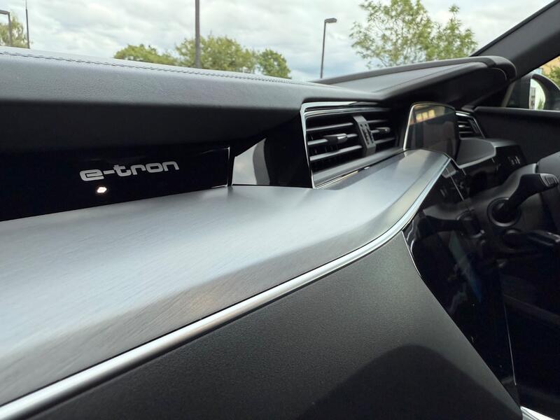 AUDI E-TRON