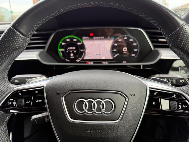 AUDI E-TRON