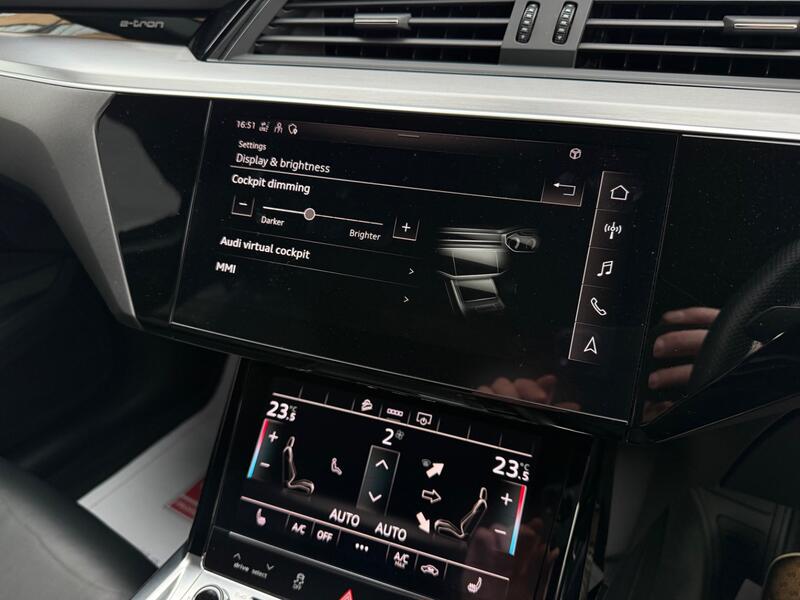 AUDI E-TRON