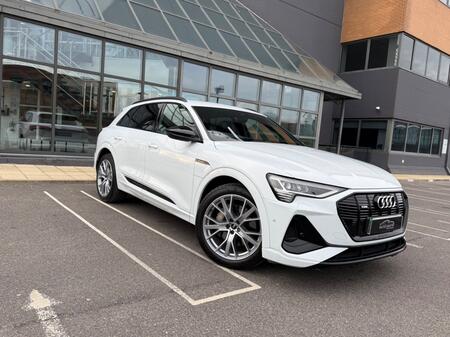 AUDI E-TRON 50 Black Edition
