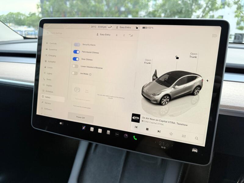 TESLA MODEL Y