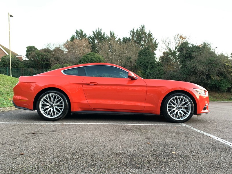 FORD MUSTANG