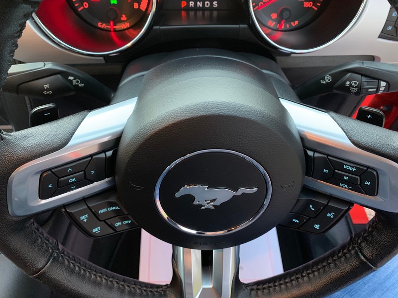 FORD MUSTANG