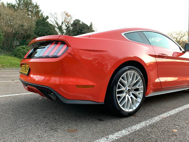 FORD MUSTANG