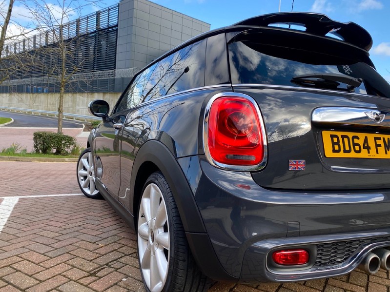 MINI HATCHBACK