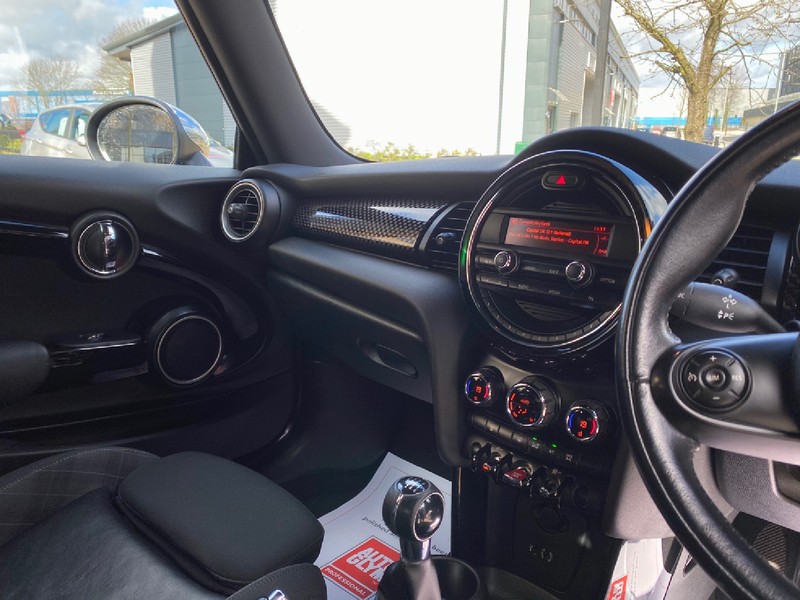 MINI HATCHBACK