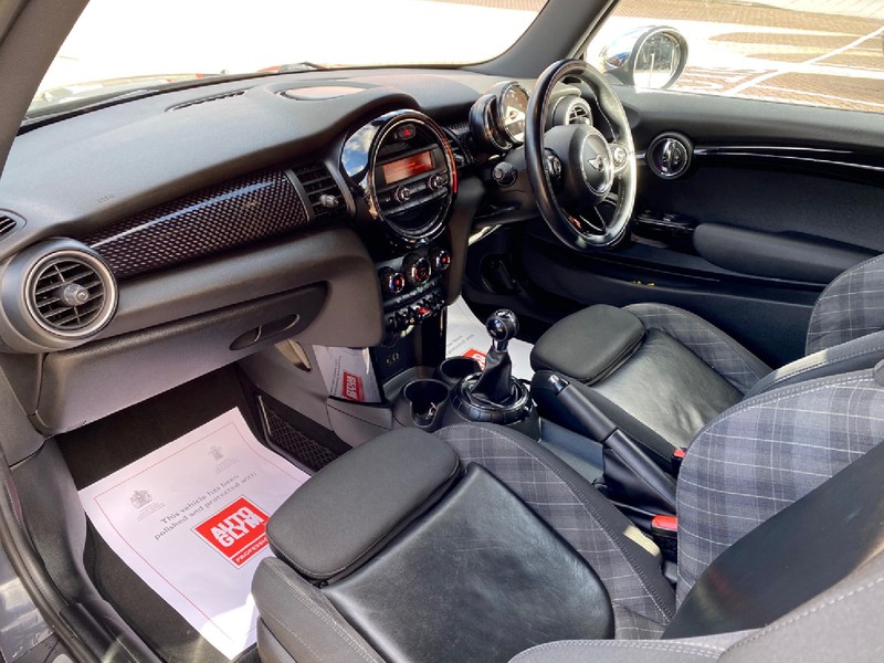 MINI HATCHBACK