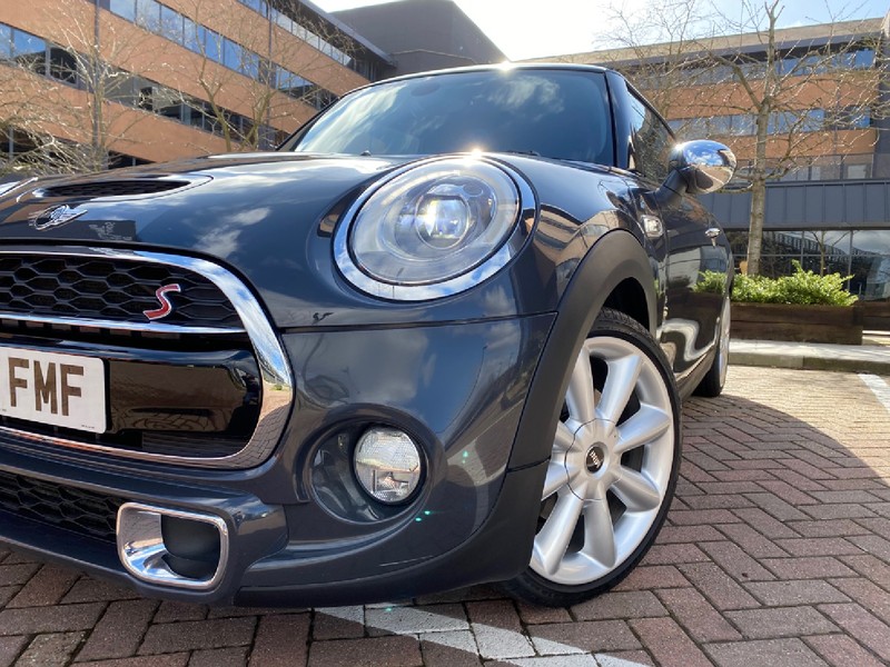 MINI HATCHBACK